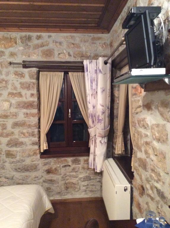 Oihalia Guesthouse Fidhakia Bagian luar foto
