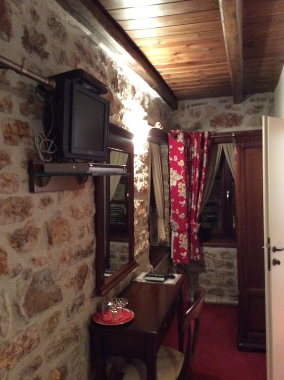 Oihalia Guesthouse Fidhakia Bagian luar foto