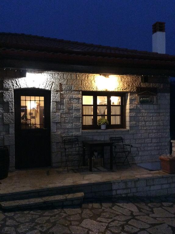 Oihalia Guesthouse Fidhakia Bagian luar foto