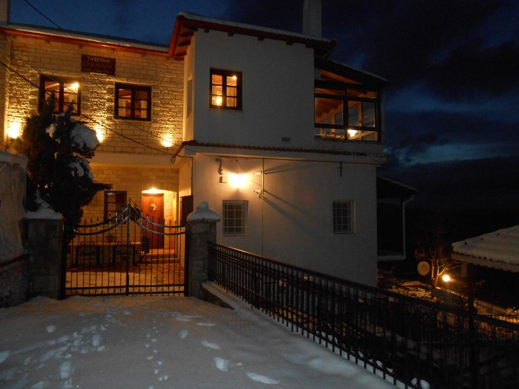 Oihalia Guesthouse Fidhakia Bagian luar foto