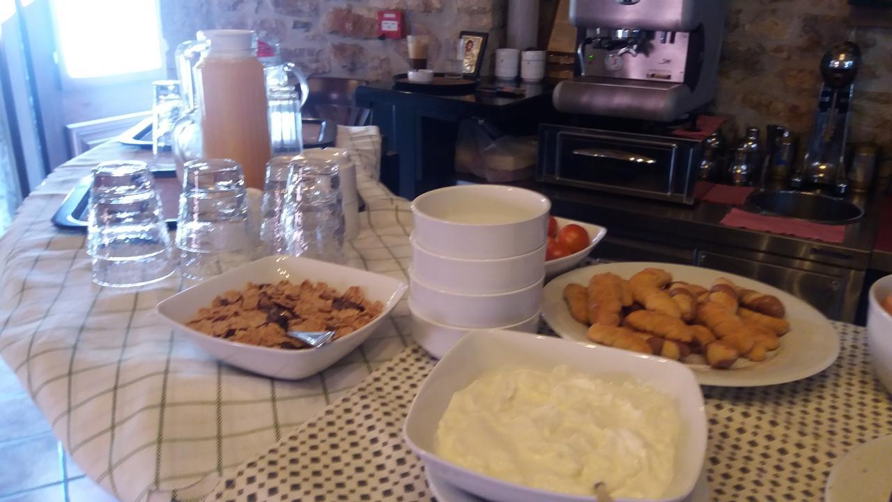 Oihalia Guesthouse Fidhakia Bagian luar foto